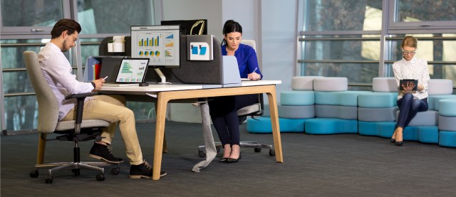 Opertive desk Levitate